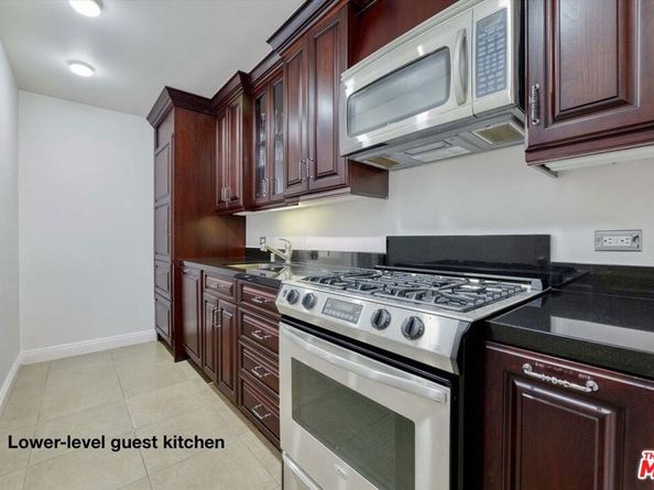 7218 Mulholland Drive, Los Angeles CA 90068