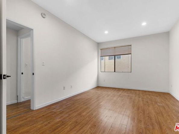 19009 Sherman Way 22, Reseda CA 91335