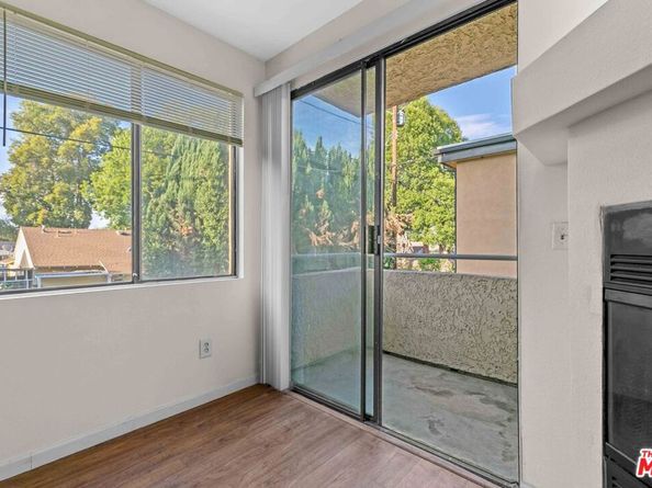 19009 Sherman Way 22, Reseda CA 91335