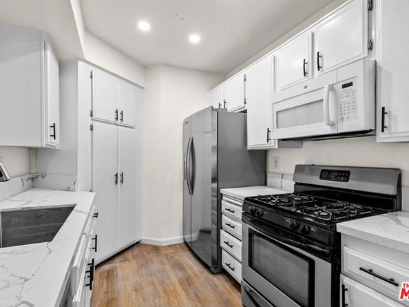 19009 Sherman Way 22, Reseda CA 91335