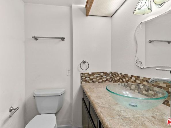 19009 Sherman Way 22, Reseda CA 91335