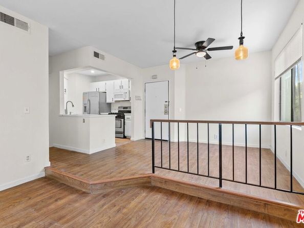 19009 Sherman Way 22, Reseda CA 91335