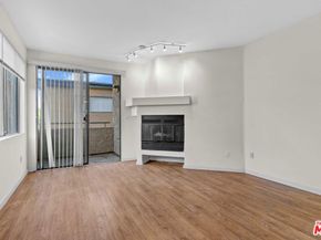 19009 Sherman Way 22, Reseda CA 91335