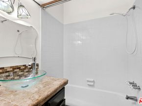 19009 Sherman Way 22, Reseda CA 91335