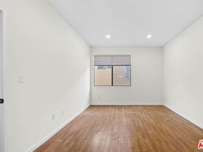 19009 Sherman Way 22, Reseda CA 91335