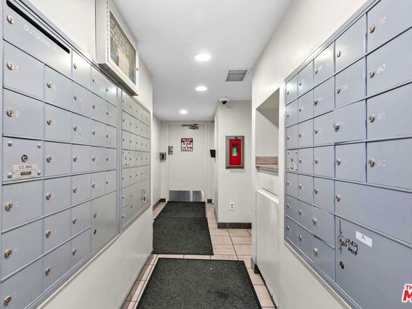 19009 Sherman Way 22, Reseda CA 91335