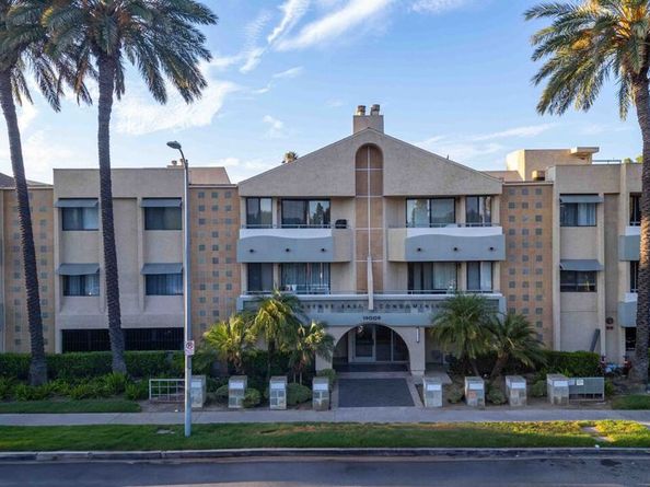 19009 Sherman Way 22, Reseda CA 91335