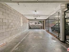 19009 Sherman Way 22, Reseda CA 91335