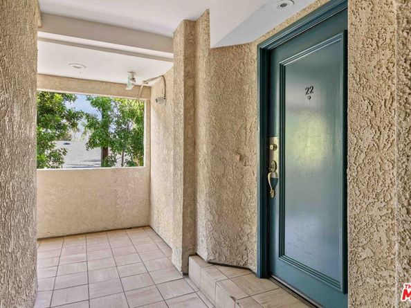19009 Sherman Way 22, Reseda CA 91335