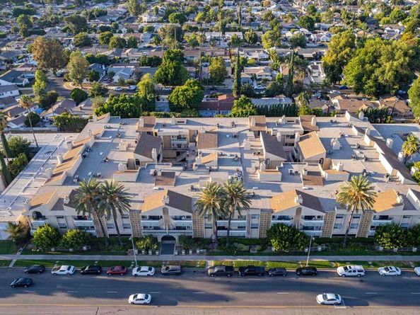 19009 Sherman Way 22, Reseda CA 91335