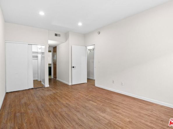 19009 Sherman Way 22, Reseda CA 91335