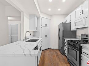 19009 Sherman Way 22, Reseda CA 91335