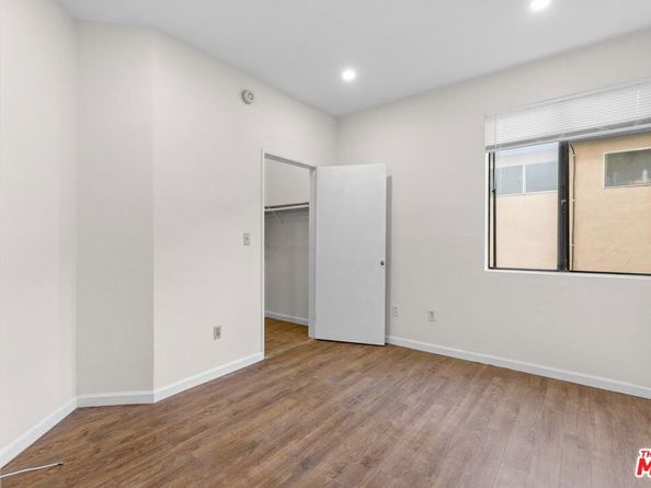 19009 Sherman Way 22, Reseda CA 91335