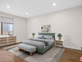 19009 Sherman Way 22, Reseda CA 91335