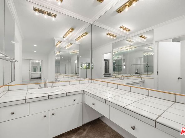 222 7th Street 301, Santa Monica CA 90402