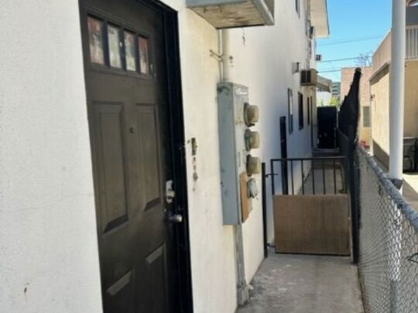 4534 Kingswell Avenue, Los Angeles CA 90027