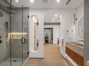 7135 Hollywood Boulevard PHE, Los Angeles CA 90046