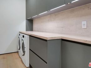 7135 Hollywood Boulevard PHE, Los Angeles CA 90046