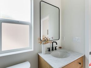 3148 Madera Avenue 1/2, Los Angeles CA 90039