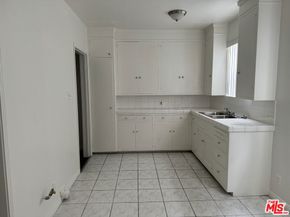2722 W 43rd Place, Los Angeles CA 90008