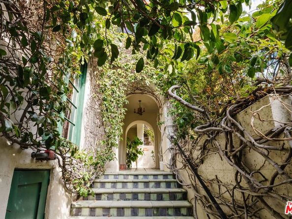 6740 Milner Road, Los Angeles CA 90068