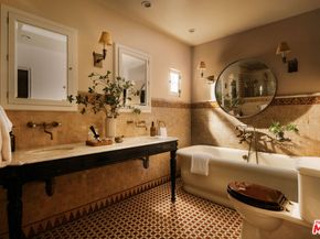 1437 Queens Road, Los Angeles CA 90069