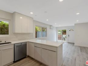 1025 Pleasantview Avenue, Venice CA 90291