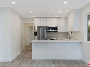 1025 Pleasantview Avenue, Venice CA 90291