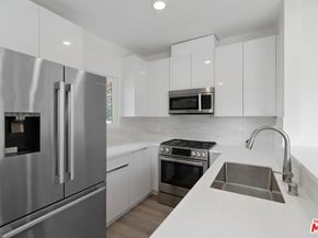 1025 Pleasantview Avenue, Venice CA 90291