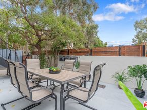 1025 Pleasantview Avenue, Venice CA 90291
