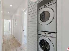 1025 Pleasantview Avenue, Venice CA 90291