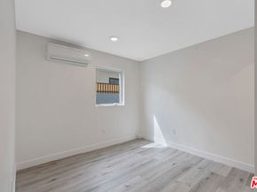 1025 Pleasantview Avenue, Venice CA 90291