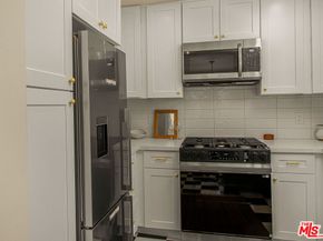 5315 Saturn Street, Los Angeles CA 90019