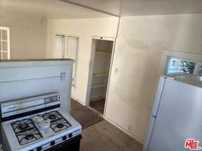 4622 9th Avenue, Los Angeles CA 90043