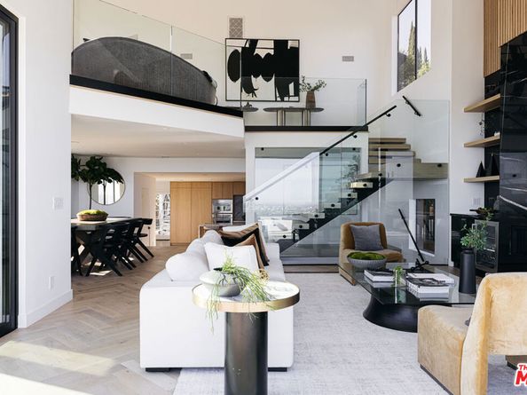 7866 Fareholm Drive, Los Angeles CA 90046