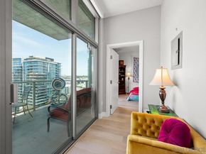 800 The Mark Ln 2002, San Diego CA 92101