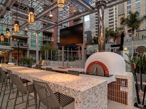 800 The Mark Ln 2002, San Diego CA 92101