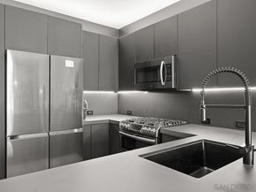 800 The Mark Ln 2002, San Diego CA 92101
