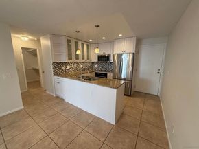 8308 Regents Rd 10, San Diego CA 92122