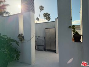 924 5th Street 10, Santa Monica CA 90403