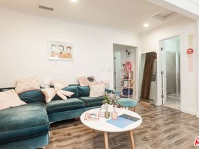 4504 Maplewood Avenue, Los Angeles CA 90004