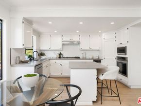 13033 Magnolia Boulevard, Sherman Oaks CA 91423