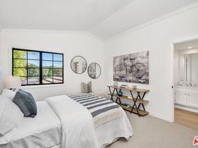 13033 Magnolia Boulevard, Sherman Oaks CA 91423