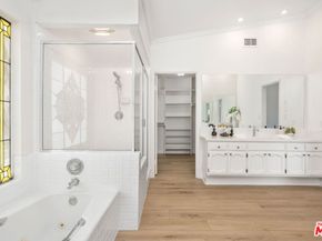 13033 Magnolia Boulevard, Sherman Oaks CA 91423