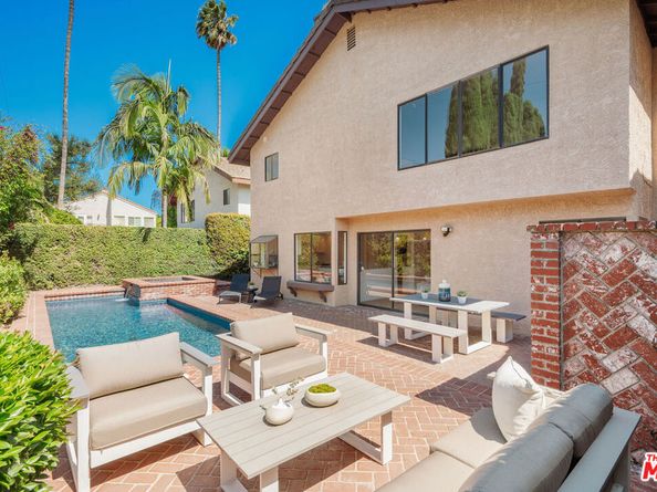 13033 Magnolia Boulevard, Sherman Oaks CA 91423