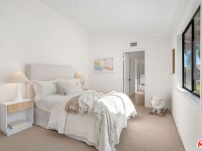 13033 Magnolia Boulevard, Sherman Oaks CA 91423