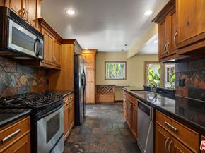4166 Bakman Avenue, North Hollywood CA 91602