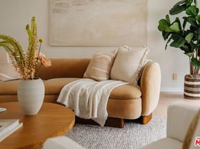 1161 Amherst Avenue 204, Los Angeles CA 90049
