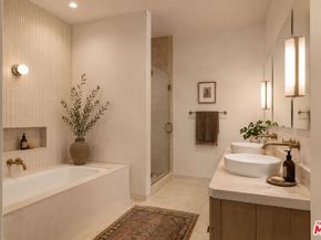 1161 Amherst Avenue 204, Los Angeles CA 90049