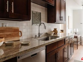 1161 Amherst Avenue 204, Los Angeles CA 90049